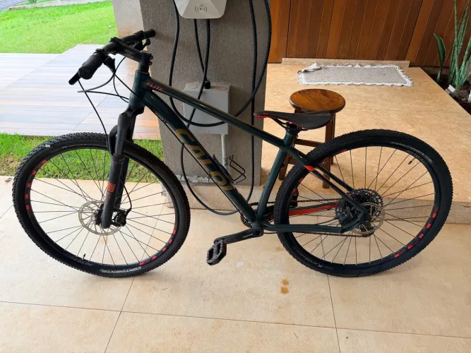 CALOI ELITE ARO 29 - ROCKSHOX - SRAM -BOM ESTADO