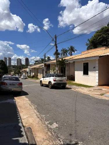Casa à venda em Goiânia, Capuava, com 3 quartos, com 150 m², Residencial Village Campinas