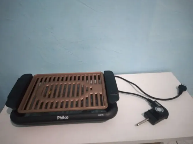 Churrasqueira eletrica Philco usada apenas 1 vez. Valor para sair hoje 60,00 reais