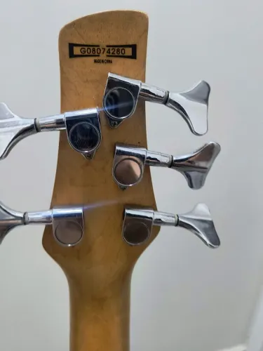 Contra baixo Ibanez 5 cordas