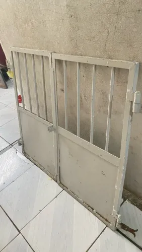 Vende-se portão pequeno