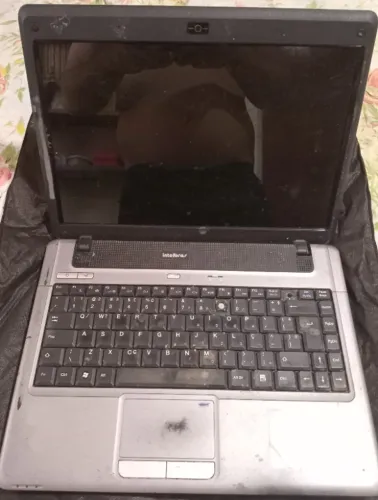 Notebook para conserto ou retirar peças.