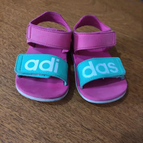 Sandália Adidas tam 21 menina 