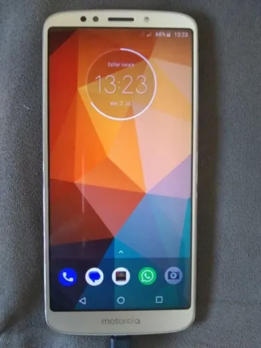 Celular Motorola e5 plus lê o anúncio 