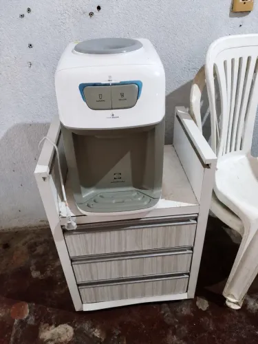 Gelagua funcionando perfeitamente +suporte feito sob medida com gavetas.