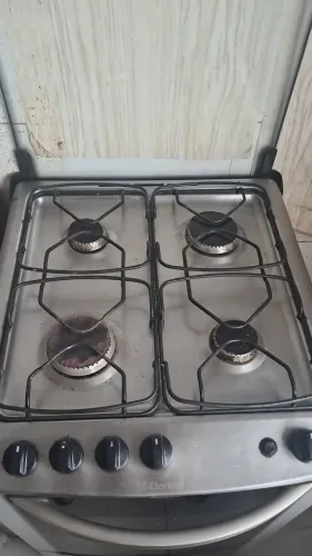 Fogão Electrolux 4 bocas, elétrico, funcionando perfeitamente.
