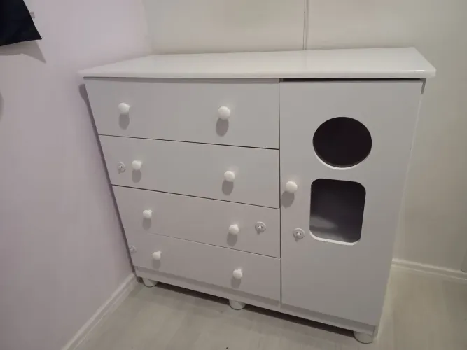 Cômoda De Bebê Infantil Bolinha 1 Porta Com Janela 4 Gavetas