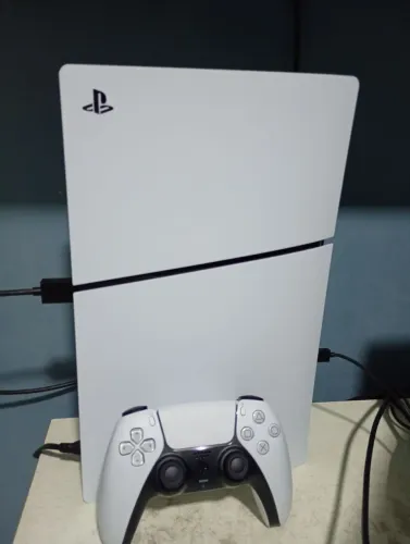 Playstation 5 Slim Usado com controle e caixa em ótimo estado com todos os cabos