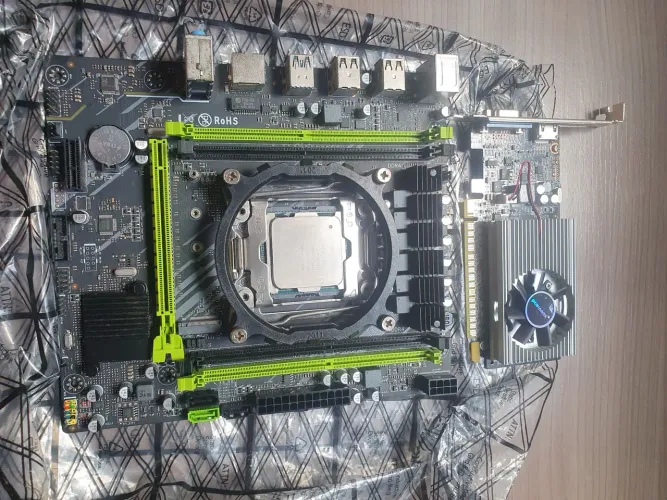Kit xeon 2680v4 + Placa de vídeo Gt210