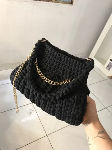 Elegância Feita à Mão: Sua Nova Bolsa de Crochê Favorita! ?