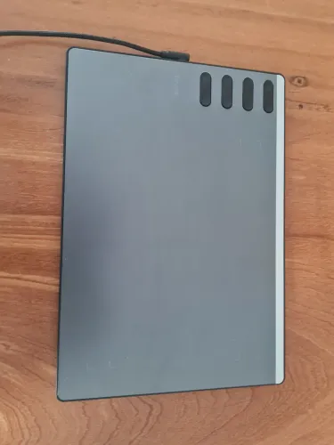 Mesa Digitalizadora Zinnia Momentum MT100, Com estojo para caneta