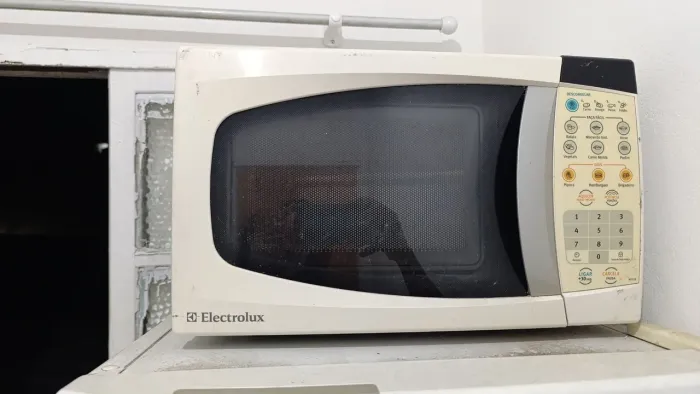 Vendo microondas pra concerto ou retirada de peças 