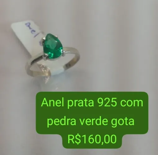 Anel em prata com pedra verde