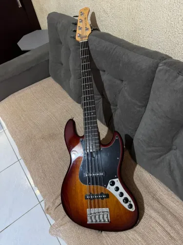Baixo sire v3 Marcus Miller 5 cordas 