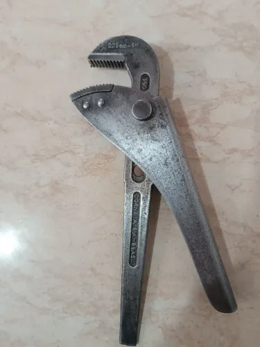 Vendo chave antiga CORNETA,de encanador.