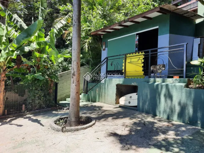 Casa Comercial e Residencial a venda no Sul da Ilha em Florianópolis SC!