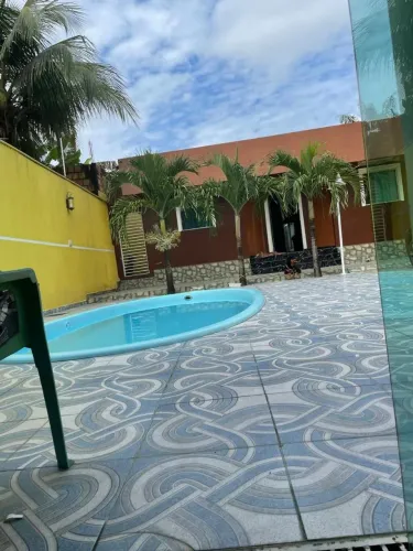 Vendo uma linda casa com piscina - 4 quartos e muito mais...