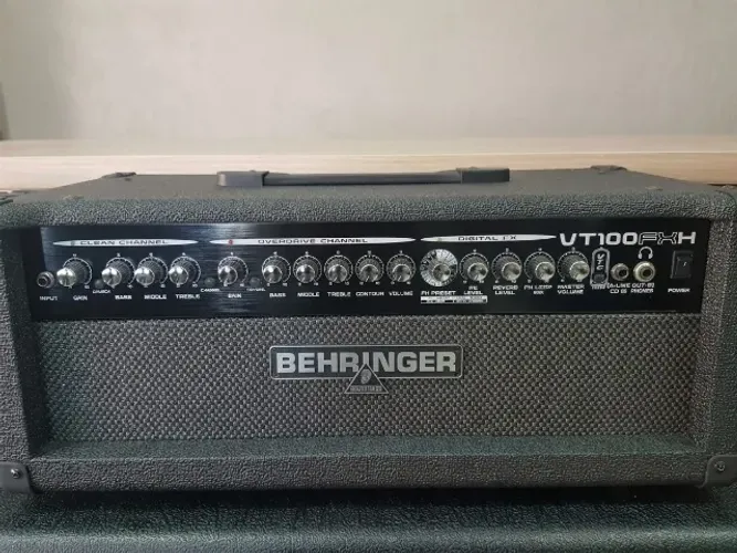 Cabeçote Para Guitarra Behringer VT-100 FXH