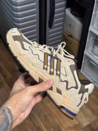 Tênis Adidas Response CL Bad Bunny 'Paso Fino' (Tamanho 43)