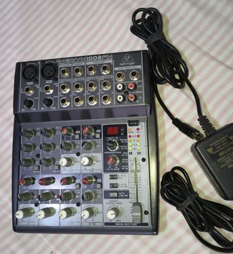 Mesa de som Behringer 1002fx