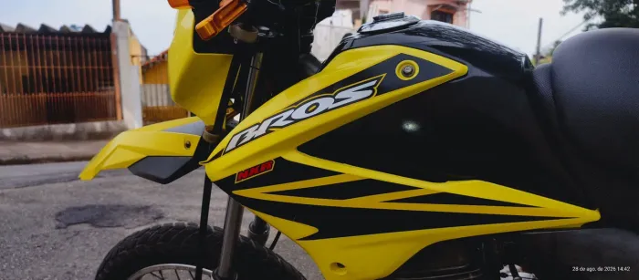 Bros 150 Amarela