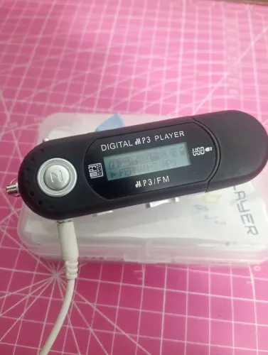 Mp3 + pilhas recarregáveis