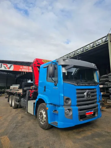 Caminhão munck 26.320 com carroceria 7.00m