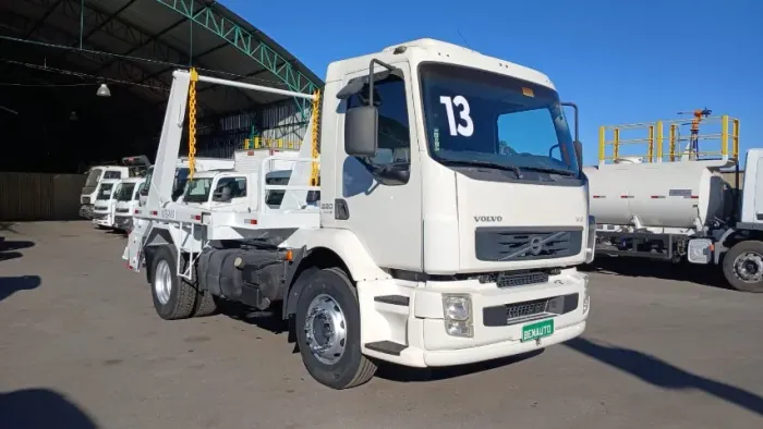 Volvo VM 220 Bruck Ano 2013