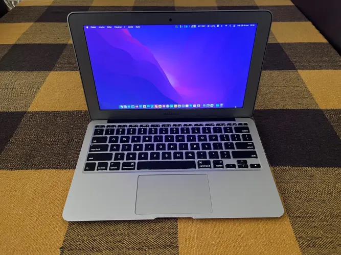 MacBook Air 11 polegadas 2015 Core i5 4GB - Impecável