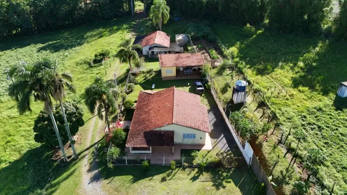 CASA SEDE 2 dormitorios sendo 1 suite, com ar condicionado , banheira de hidro massage pra