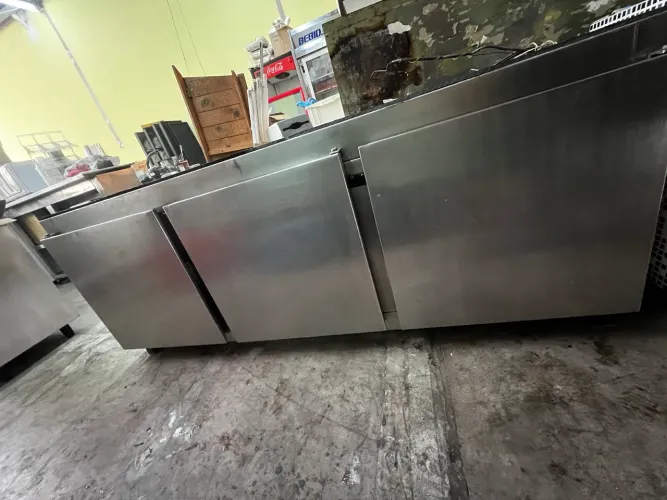Balcão refrigerado 3 portas/motor externo
