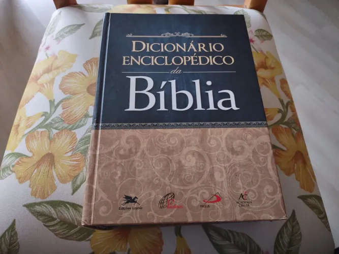 Dicionário Enciclopédico da Bíblia - zero km