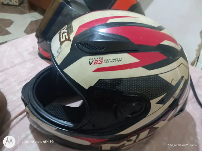Capacete top