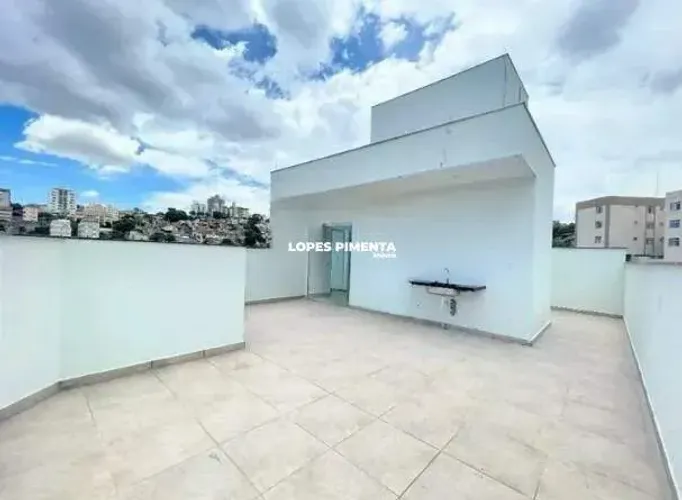 Cobertura nova 03 quartos, 02 vagas livres e elevador a venda no Salgado Filho