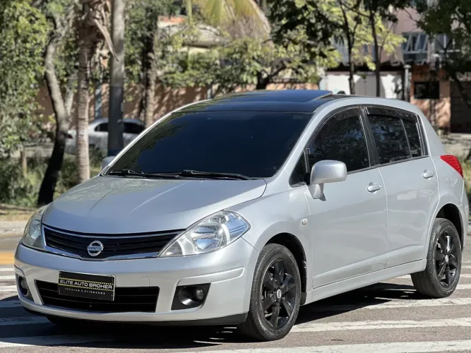 Nissan Tiida SL 1.8/1.8 Flex 16V Aut. 2011