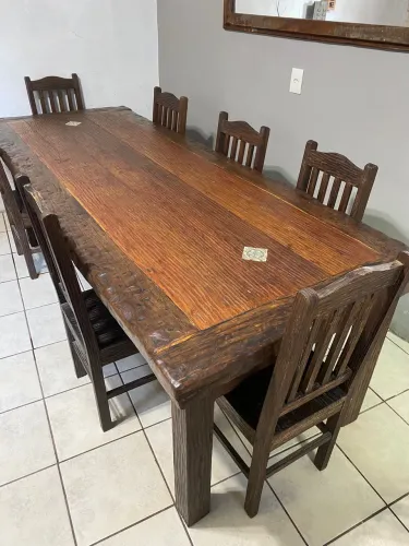 Mesa de Madeira Maciça Rústica com 6 Cadeiras - Estilo Colonial