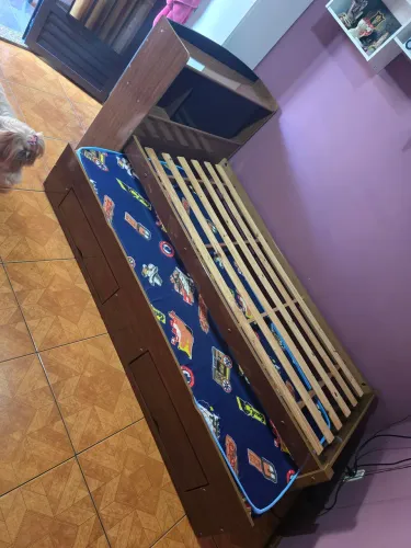 Cama de solteiro com auxiliar