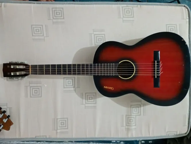 Violão Giannini vermelho e preto antigo