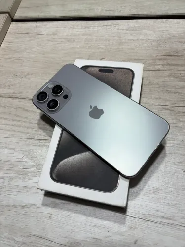 iPhone 15 Pro Max 256gb 84% Bateria