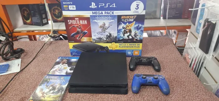 Ps4 + 2 controles + 2 jogos