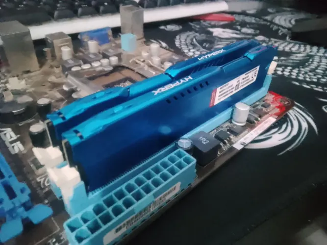 Vendo Memórias RAM DDR3 16 GB (2x8 GB)