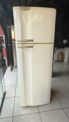 Geladeira eletrolux 336L