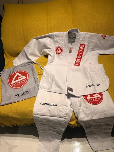 Kimono Gracie Barra modelo Atleta tamanhos A1e A2 R$750