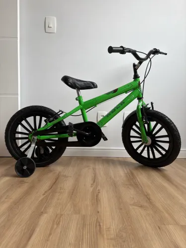 Bicicleta Infantil Hulk Aro 16 com Rodinhas | Excelente Estado