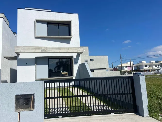 Casa à venda em Garopaba-SC, bairro Areias da Palhocinha: 3 quartos, 1 suíte, 2 banheiros,