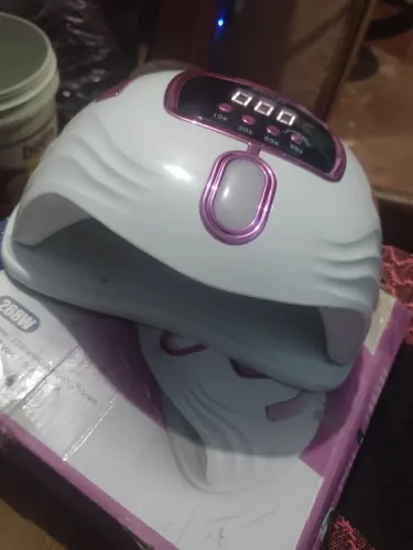 Vende-se uma cabine de unha