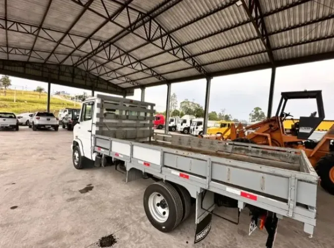 Mercedes-Benz 710 Ano 2011, Único Dono