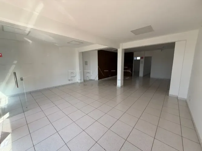 Salão comercial com 130m², bairro Jardim São Luiz, Zona Sul de Ribeirão Preto/SP.