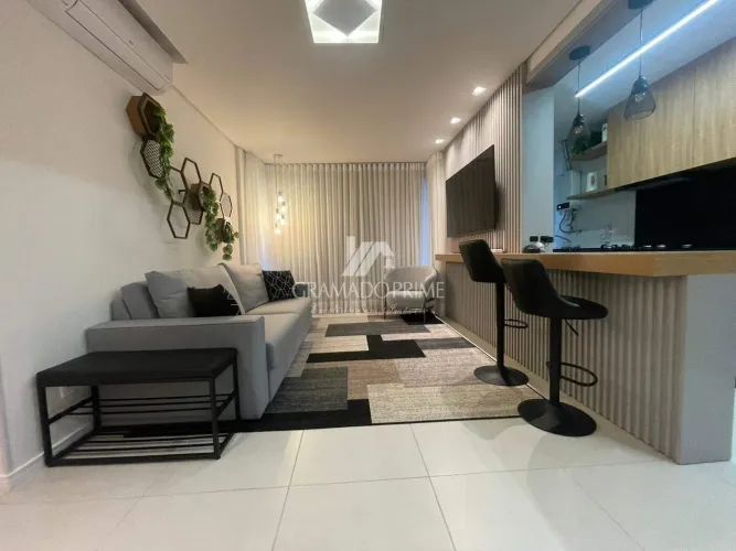 APARTAMENTO FINAMENTE MOBILIADO AO LADO DO CENTRO