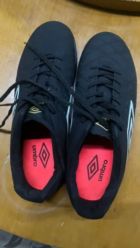 Chuteira da umbro nunca usada